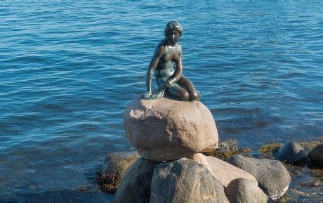 250 Little mermaid statue Stock Pictures, Editorial Images and Stock ...