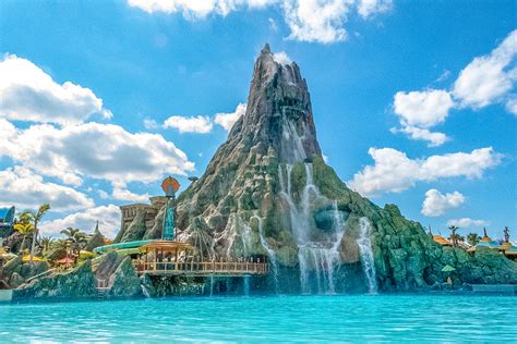 The Top 5 Best Attractions at Universal's Volcano Bay | World of Universal