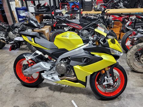 2021 Aprilia RS660 came in today, love this acid yellow!! : r ...