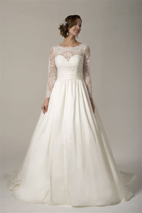 Taffeta Wedding Dress Photos, Taffeta Wedding Dress Pictures - WeddingWire.com