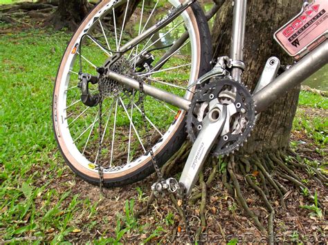 Fixing a Broken Bicycle Chain - Bicycle Thailand