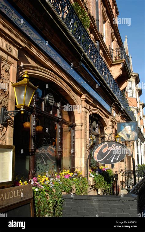 Exterior of the Audley pub in Mount Street Mayfair London England Stock ...