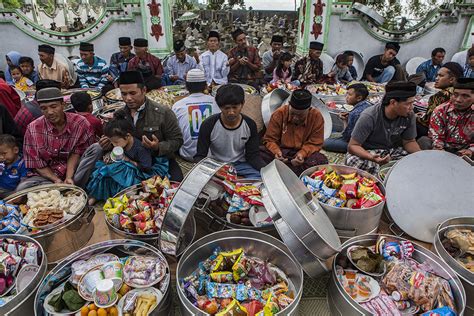 Javanese Muslims hold a Nyadran ritual to welcome Ramadan