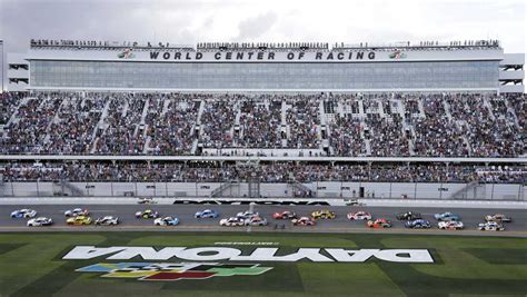 Denny Hamlin wins Daytona 500 for third time