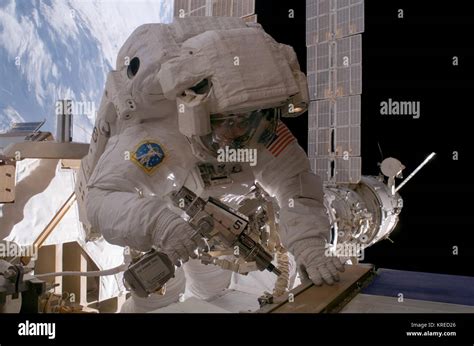 Sunita williams on spacewalk nasa astronaut sunita williams hi-res ...