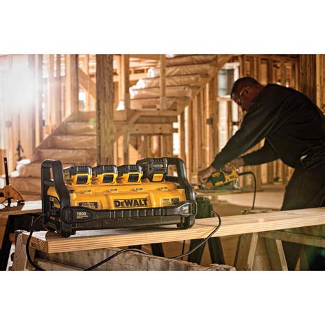 DEWALT Power Station: 4 Ports, 120V DC, 15 A Inverter Output Current ...