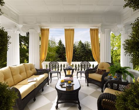 20 of the Most Luxurious Indoor/Outdoor Rooms