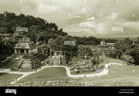 Palenque pyramid in Mexico Stock Photo - Alamy