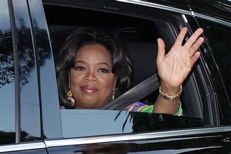 Oprah Winfrey waves to Australia | Who2