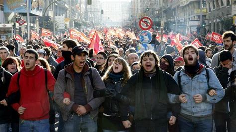 Huelga general: Miles de personas marchan en Madrid y Barcelona contra ...