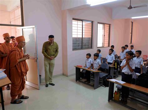 Pu. Gurumaharaj Visits at Tramba Gurukul | Swaminarayan Gurukul Rajkot Sansthan