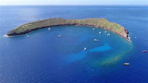 Molokini Crater | Maui volcano, Snorkeling, Best snorkeling