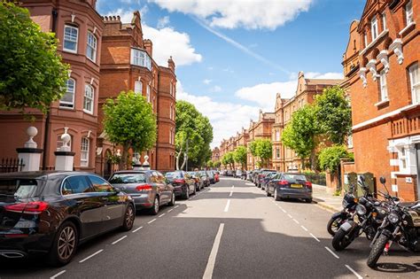 A Beginner's Guide to Moving to Fulham - Douglas & Gordon