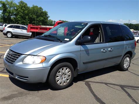 CheapUsedCars4Sale.com offers Used Car for Sale - 2005 Chrysler Town ...