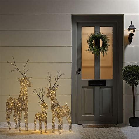 2024 Outdoor Christmas Decorations - Hayley Auberta