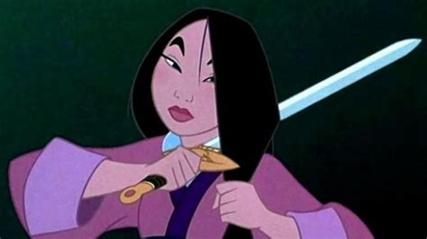 The plastic replica of the sword of Mulan in Mulan | Spotern