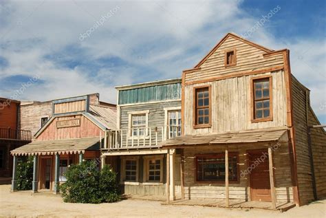 Houten gebouwen in een oude Amerikaanse westerse stad ⬇ Stockfoto, rechtenvrije foto door ...