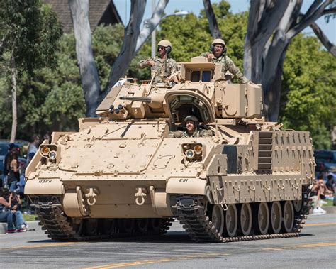 To replace the BMP-1 and M113: the US will hand over 300 M2A2 Bradley ...