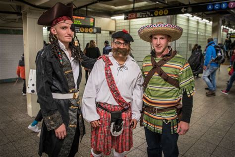 Photos: The most interesting Halloween costumes seen in Times Square, New York City - ABC7 Chicago