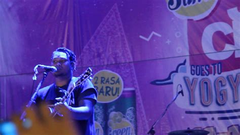 Virgoun Last Child - Surat Cinta Untuk Starla (Live Jakcloth Yogyakarta 2017) - YouTube