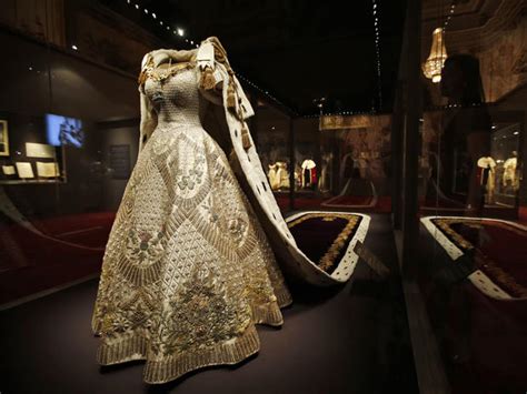 Queen Elizabeth II's coronation regalia on display - Photo 1 - Pictures ...