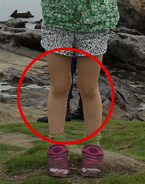 The mystery of the black boots behind this little girl | Ghost pictures ...