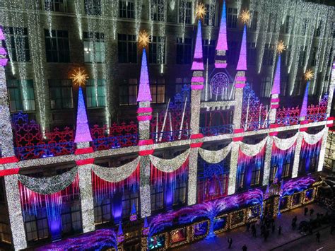 The best Christmas Lights NYC Offers and Festive Attractions