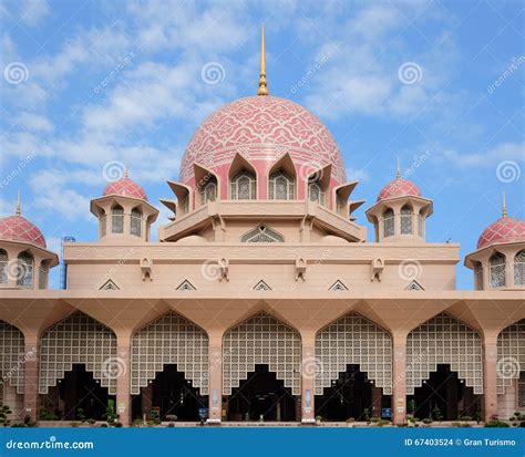 Putra Mosque (Masjid Putra) is the Principal Mosque of Putrajaya, Malaysia. Stock Photo - Image ...