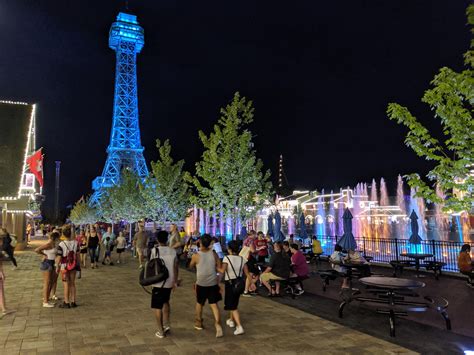 King's Island at night, Cincinnati Ohio. : r/Themepark