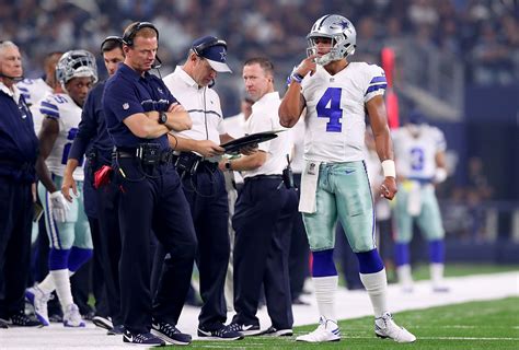 Is the Dallas Cowboys offensive scheme too simplistic?