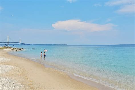 Wawatam Park to see the Mackinac Bridge (beach + views!) ⚓ Michigan travel blog - Flashpacking ...