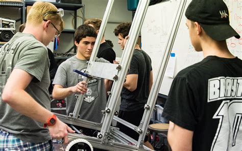 Robotics team sets sights on winning it all – De Equitibus