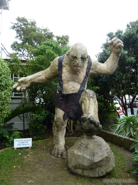 Travelogue: Weta Cave - Jonathan Lee