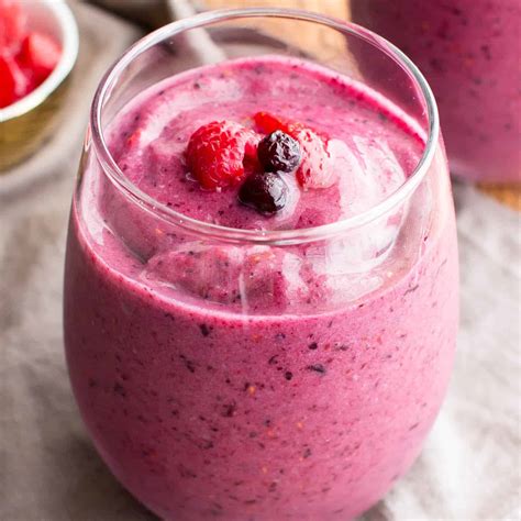 Easy Berry Smoothie Recipe - Beaming Baker