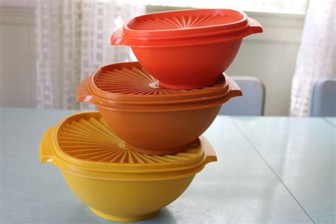 Vintage Tupperware Servalier Bowl Set of 3 stacking/nesting