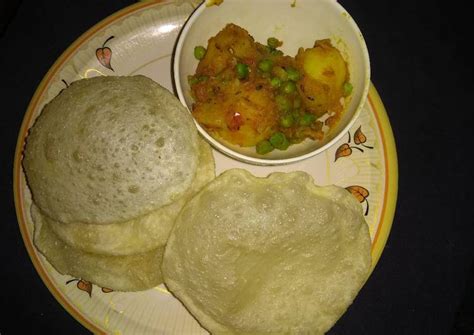 Luchi aloo Dom (Puri and dum aloo) Recipe by Sushmita Chakraborty - Cookpad India