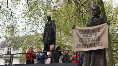 Millicent Fawcett: Statue of suffragist unveiled - BBC News