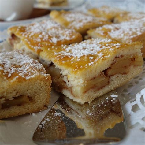 Apfelkuchen vom Blech mit Mürbeteig - PerlenKuchen