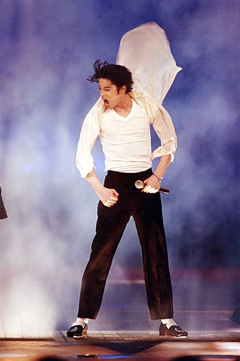 Michael Jackson's Best Style Moments - Michael Jackson's Top Style Moments