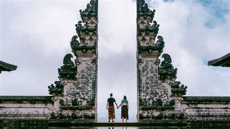 Work Culture in Indonesia: 10 Essential Tips for Foreigners | NNRoad