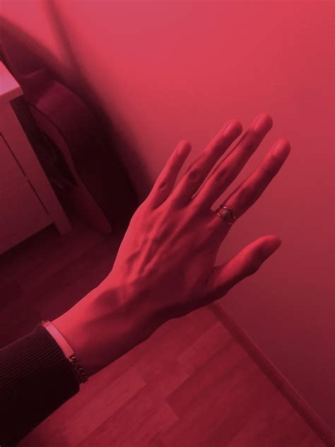 Seeing red? : r/hands