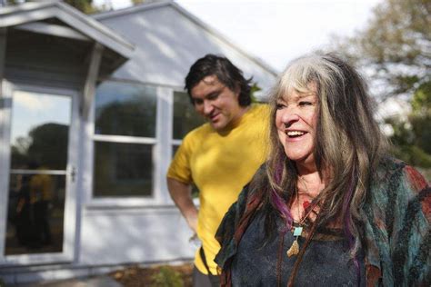 Woodstock singer Melanie wants a new home in Tampa Bay. All she needs ...