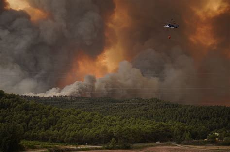 Dozens of Homes Evacuated as Minnesota Wildfire Spreads