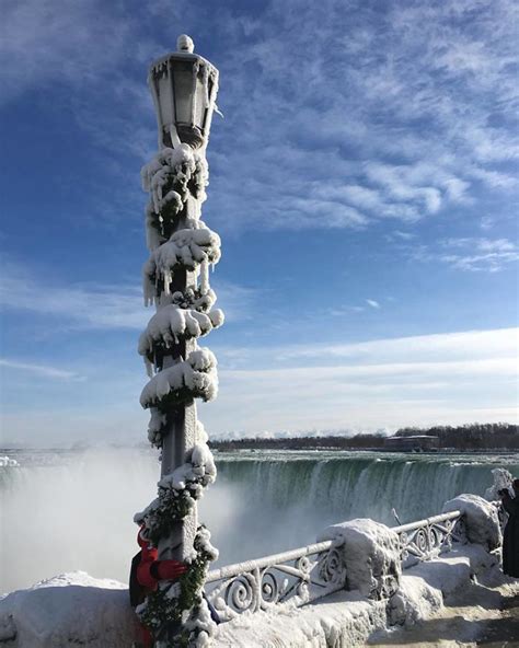 These Photos Of A Frozen Niagara Falls Are Pure Icy Magic