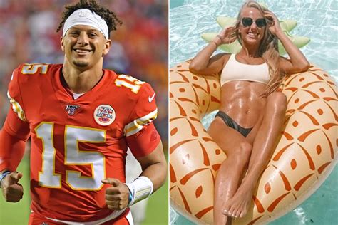 Patrick Mahomes reacts to girlfriend Brittany Matthews' bikini pic