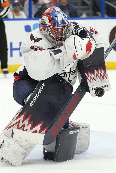 T.J. Oshie departs Capitals' 5-3 win over Lightning with non-contact injury