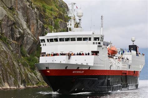 Hurtigruten Antarctica Cruise Reviews (2020 UPDATED): Ratings of Hurtigruten Cruises to Antarctica