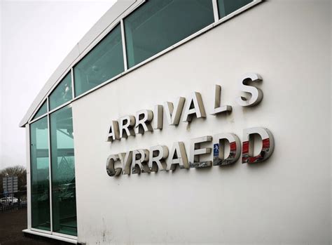 103 Aéroport International De Cardiff Images, Stock Photos, 3D objects, & Vectors | Shutterstock