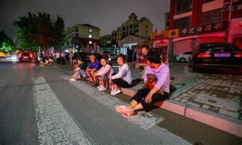 23 injured as 5.4-magnitude quake hits China - World - DAWN.COM