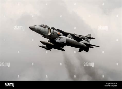 A Harrier Jump Jet performs vertical take-off at the Farnborough Air ...